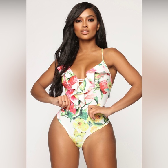 Fashion Nova Tops - Floral bodysuit